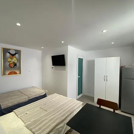 Center Apartment *