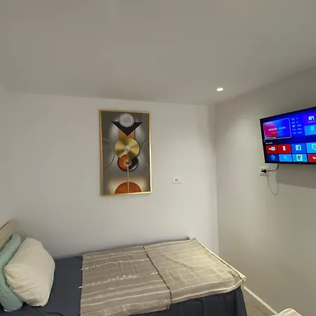 Center Apartment *
