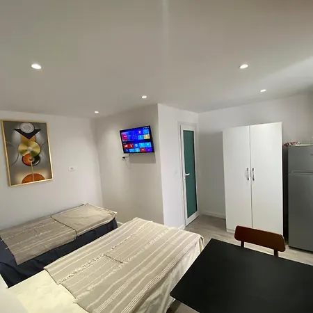 Apartment Center *